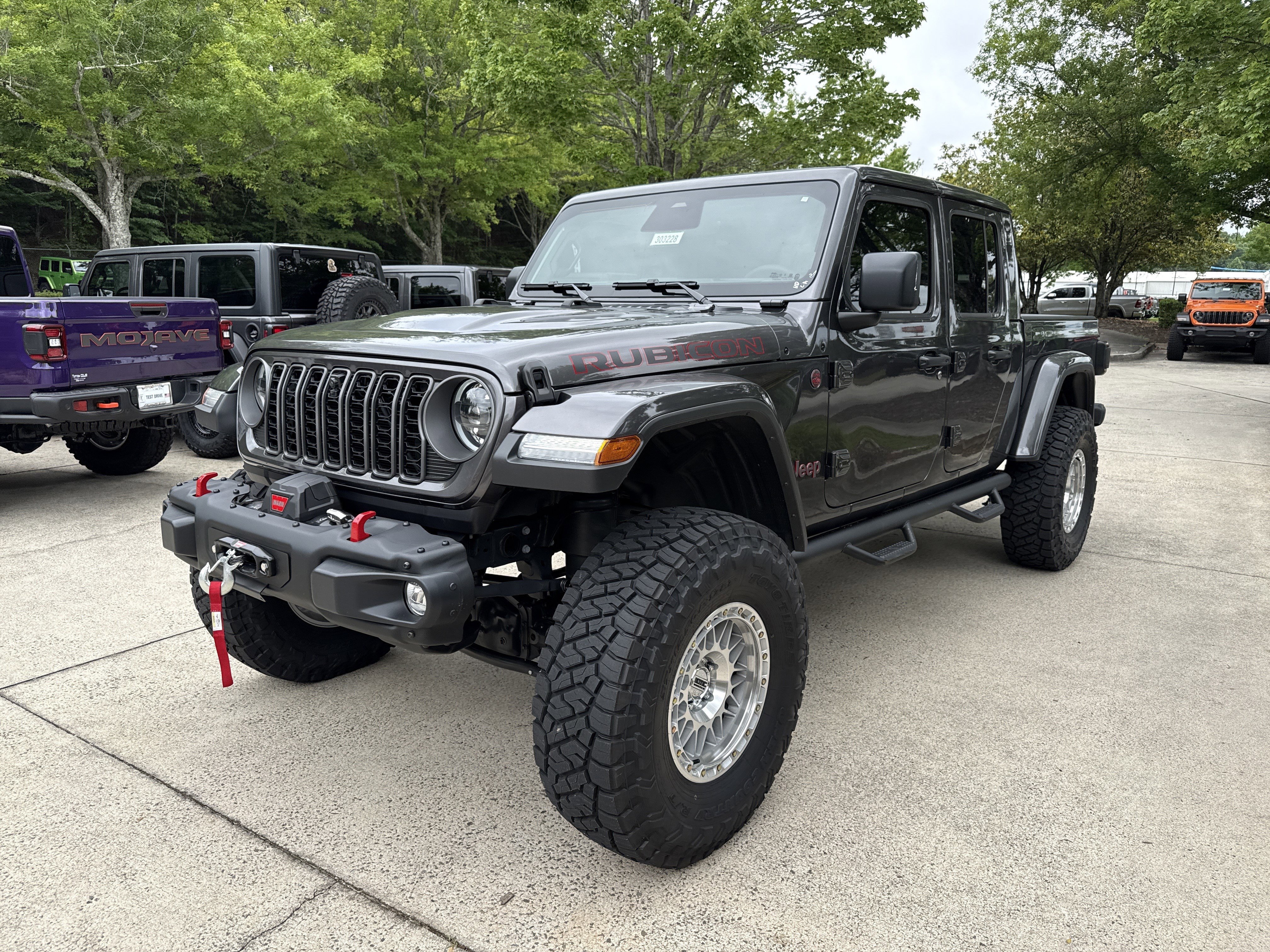New 2026 Granite Crystal Metallic Clearcoat Jeep Rubicon X image 3
