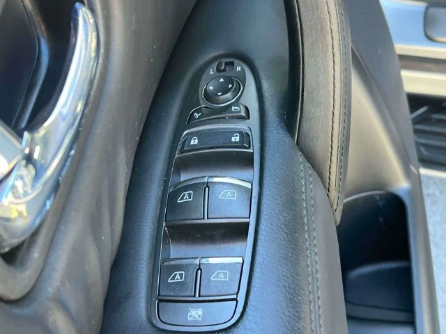 Used 2023 Silver Nissan SL image 29