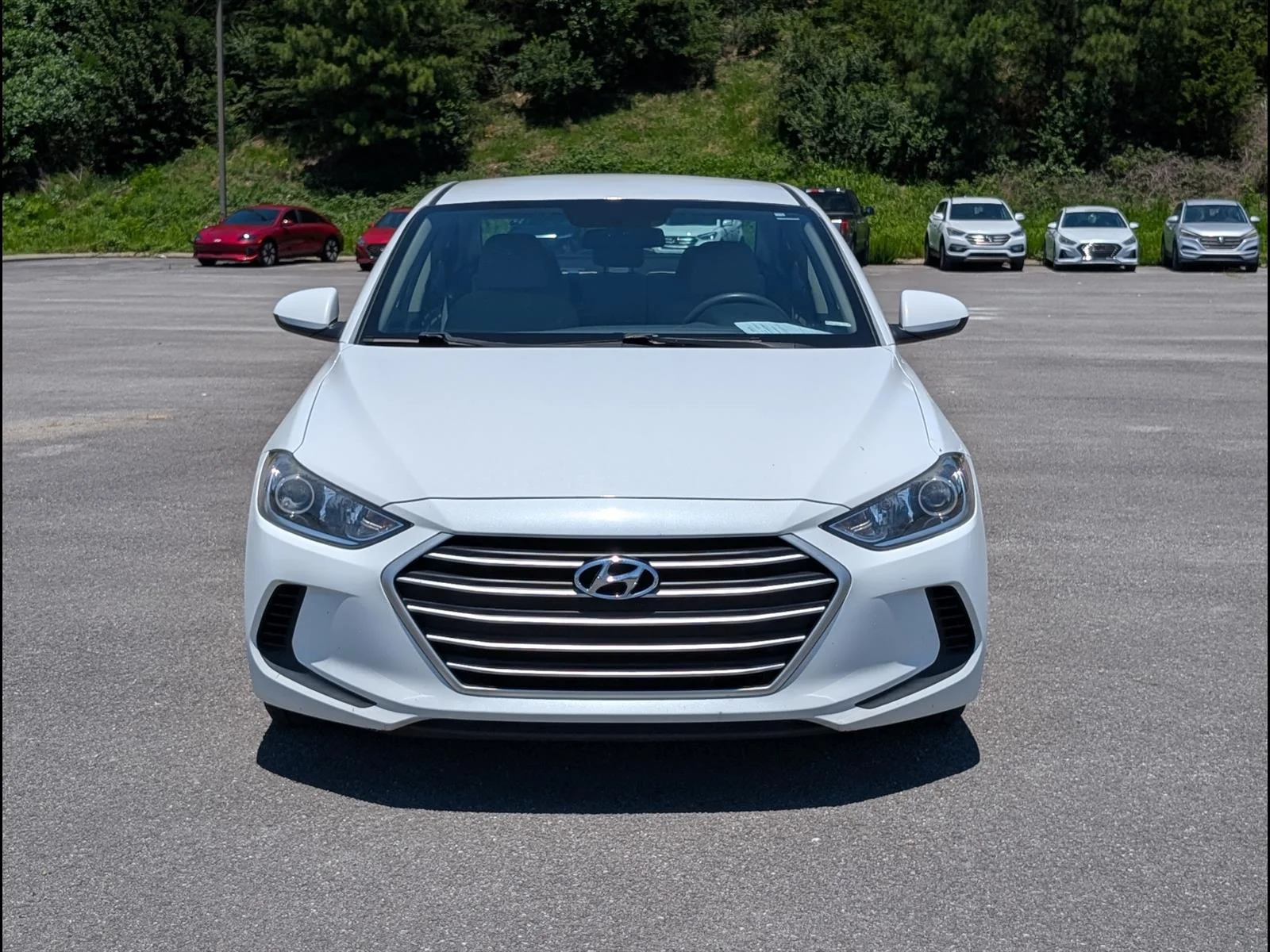 Used 2017 Quartz White Pearl W8 Hyundai SE image 2