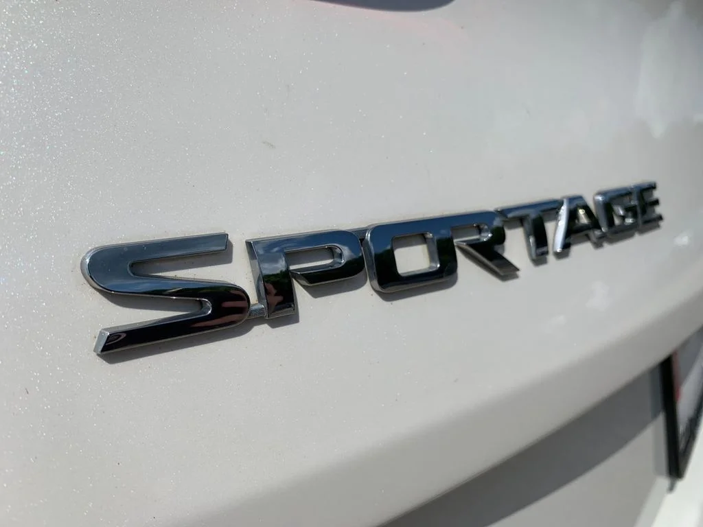 Used 2022 White Kia LX image 33