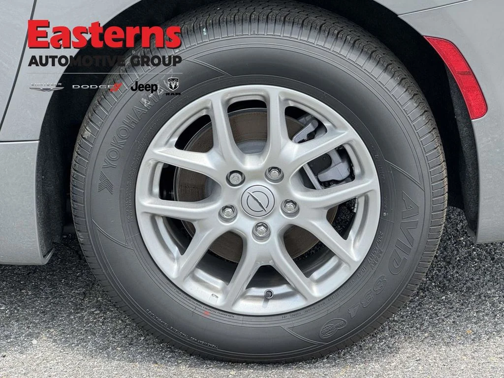 2025 Chrysler Pacifica Select - Photo 27