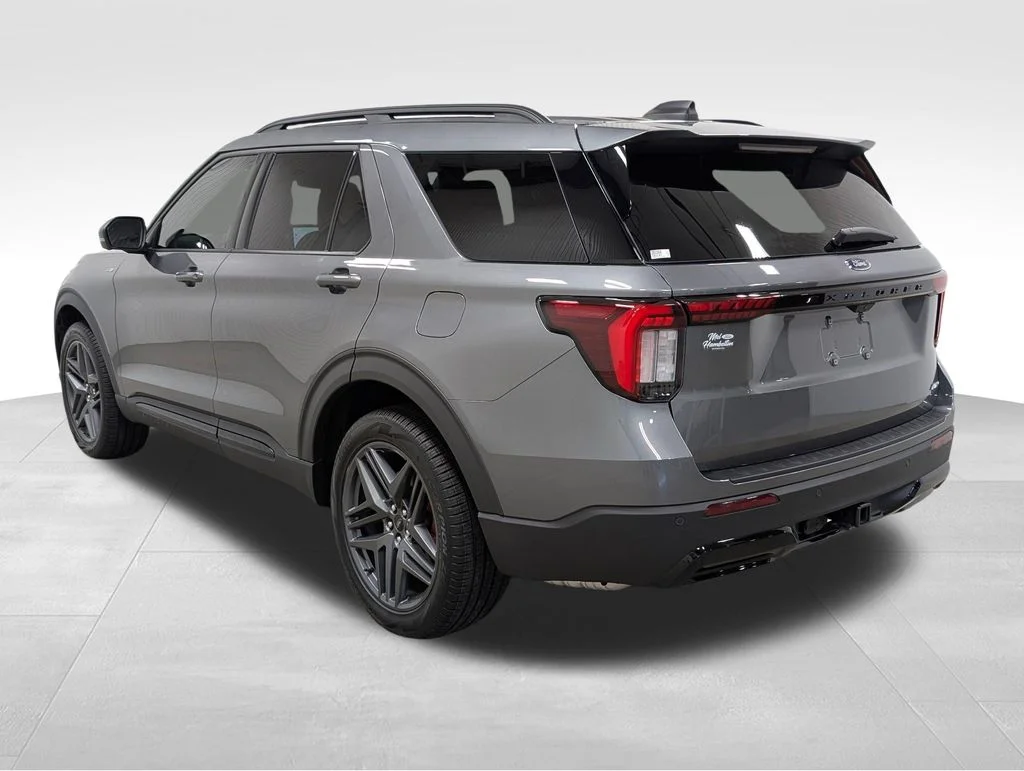 New 2026 Carbonized Gray Metallic Ford ST-Line image 23