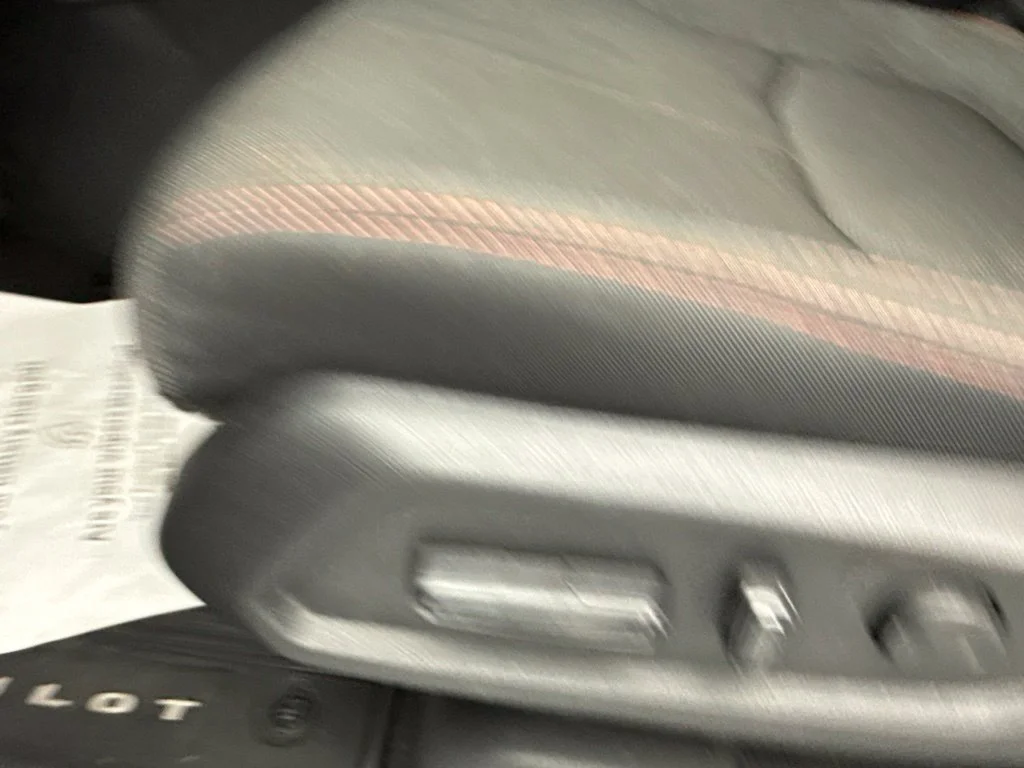 2025 Honda Pilot SPORT SUV Slide 17