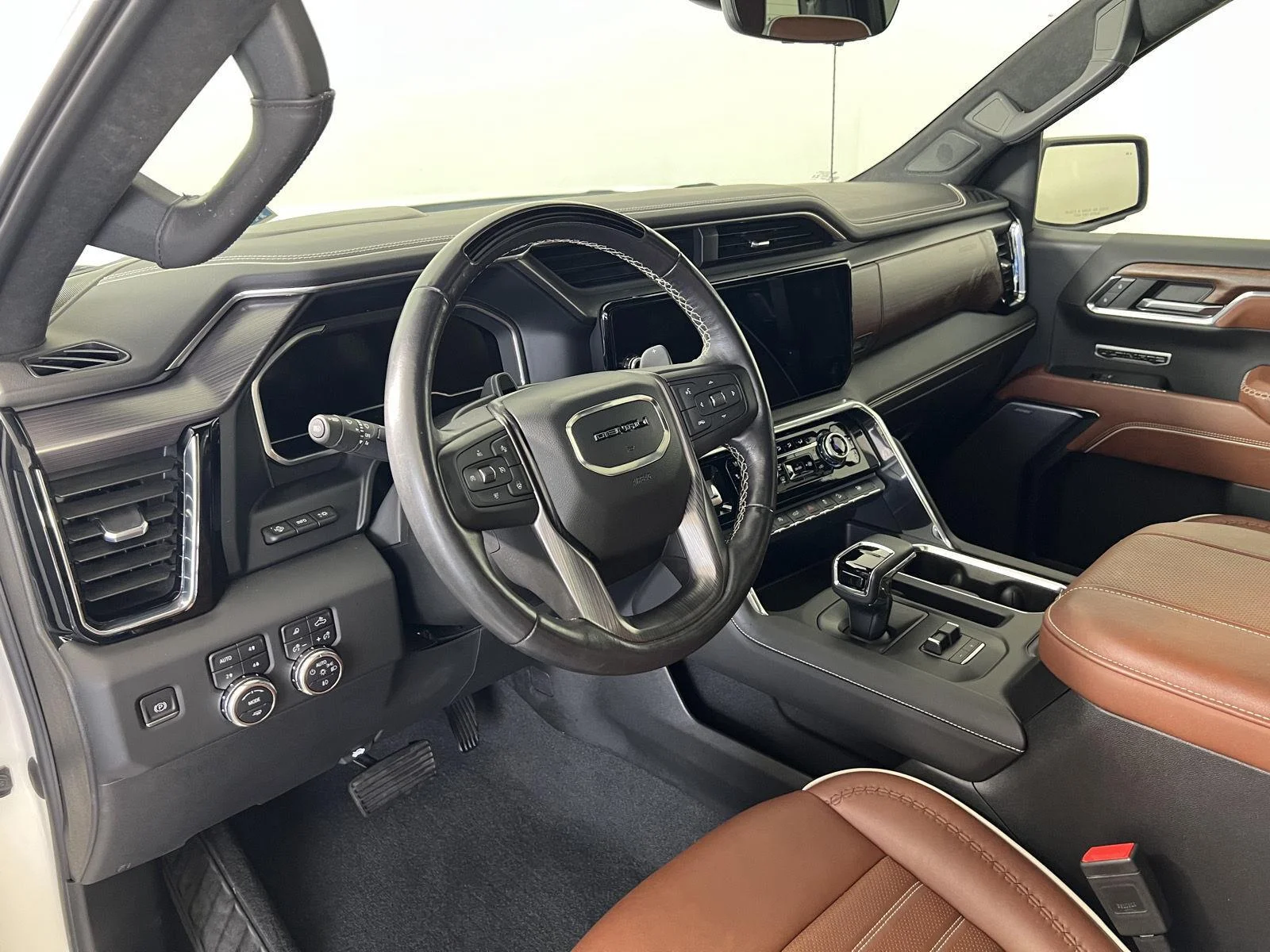 Used 2024 White Frost Tricoat GMC Denali Ultimate image 6