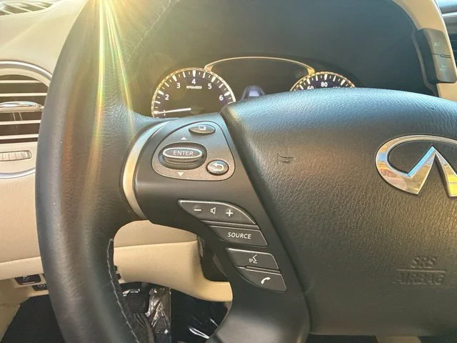 Used 2016 White INFINITI Base image 26