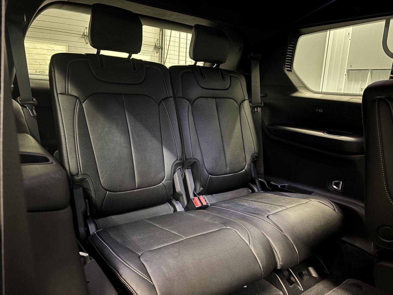 New 2026 Diamond Black Crystal Pearl-Coat Exterior Paint Jeep Limited Reserve image 39