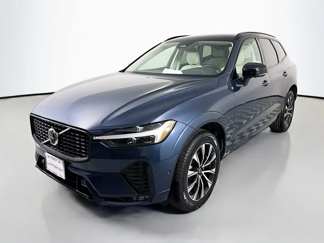 2023 Volvo XC60 B5 Plus Dark Theme