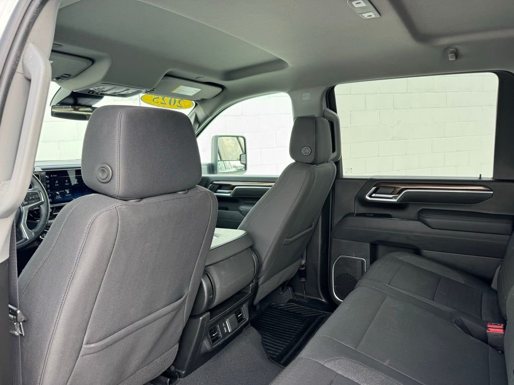 Used 2025 White Chevrolet LT image 25