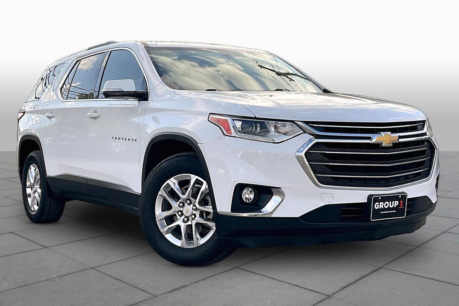 Used 2018 Summit White Chevrolet LT Cloth image 3