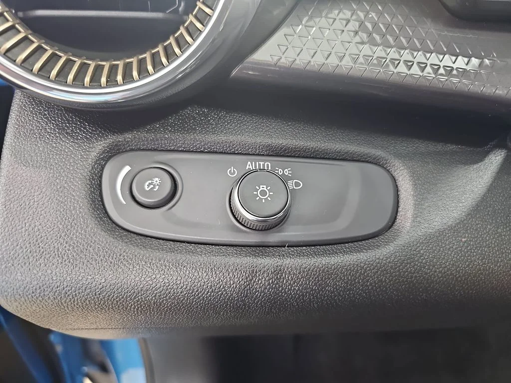 Certified Used 2025 Blue Chevrolet ACTIV image 29