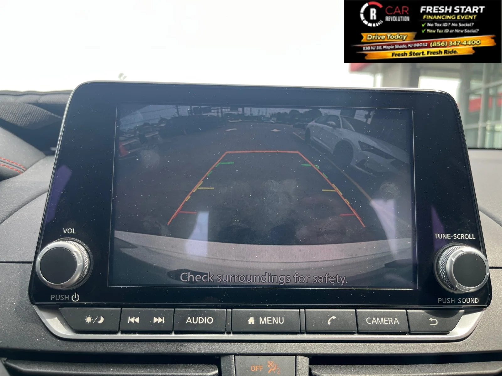 Used 2025 Pearl White Tricoat Nissan SR image 17