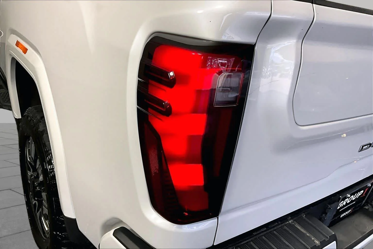Used 2024 White Frost Tricoat GMC Denali image 28