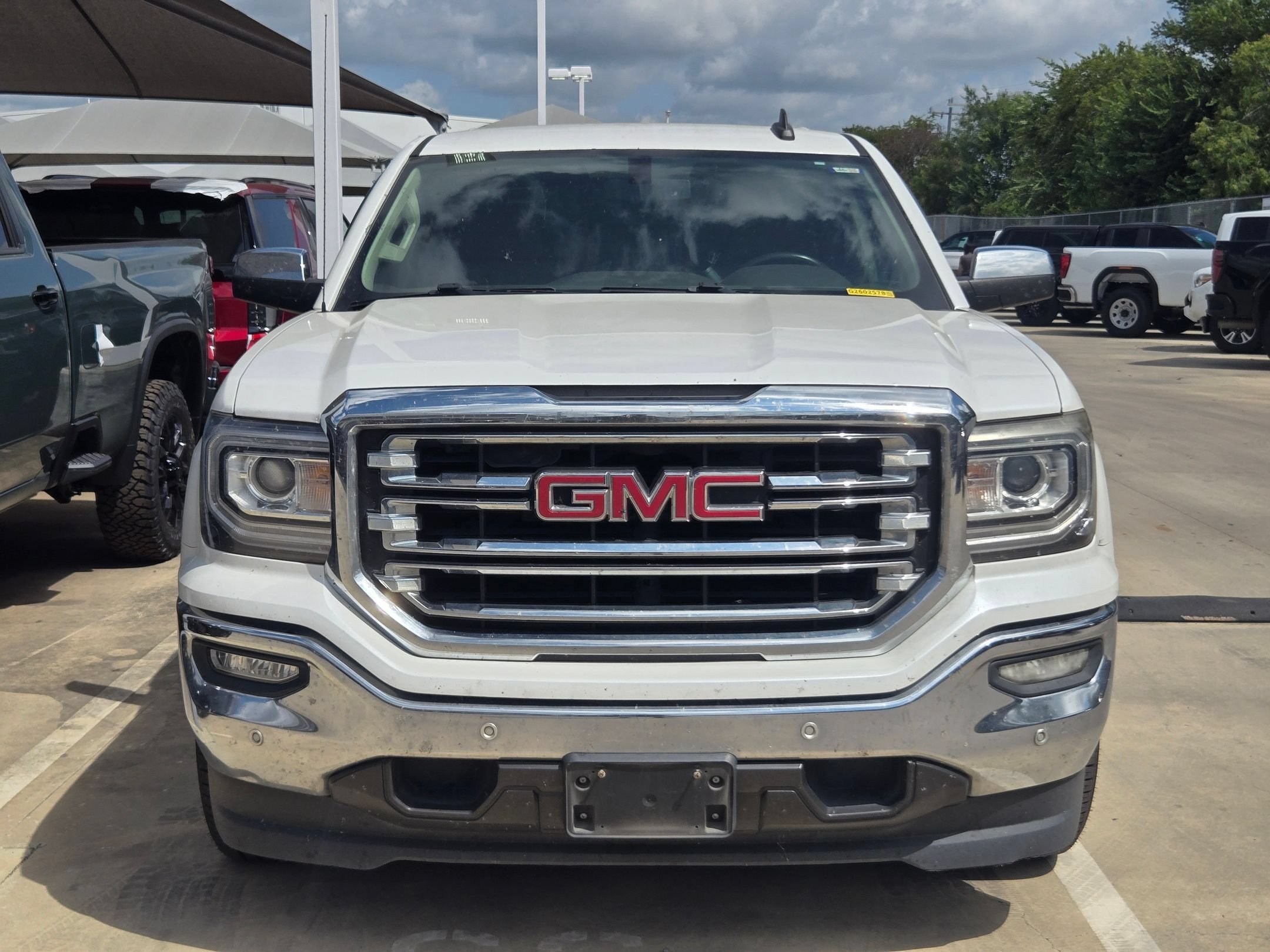 Used 2017 WHITE FROST TRICOAT GMC SLT image 2