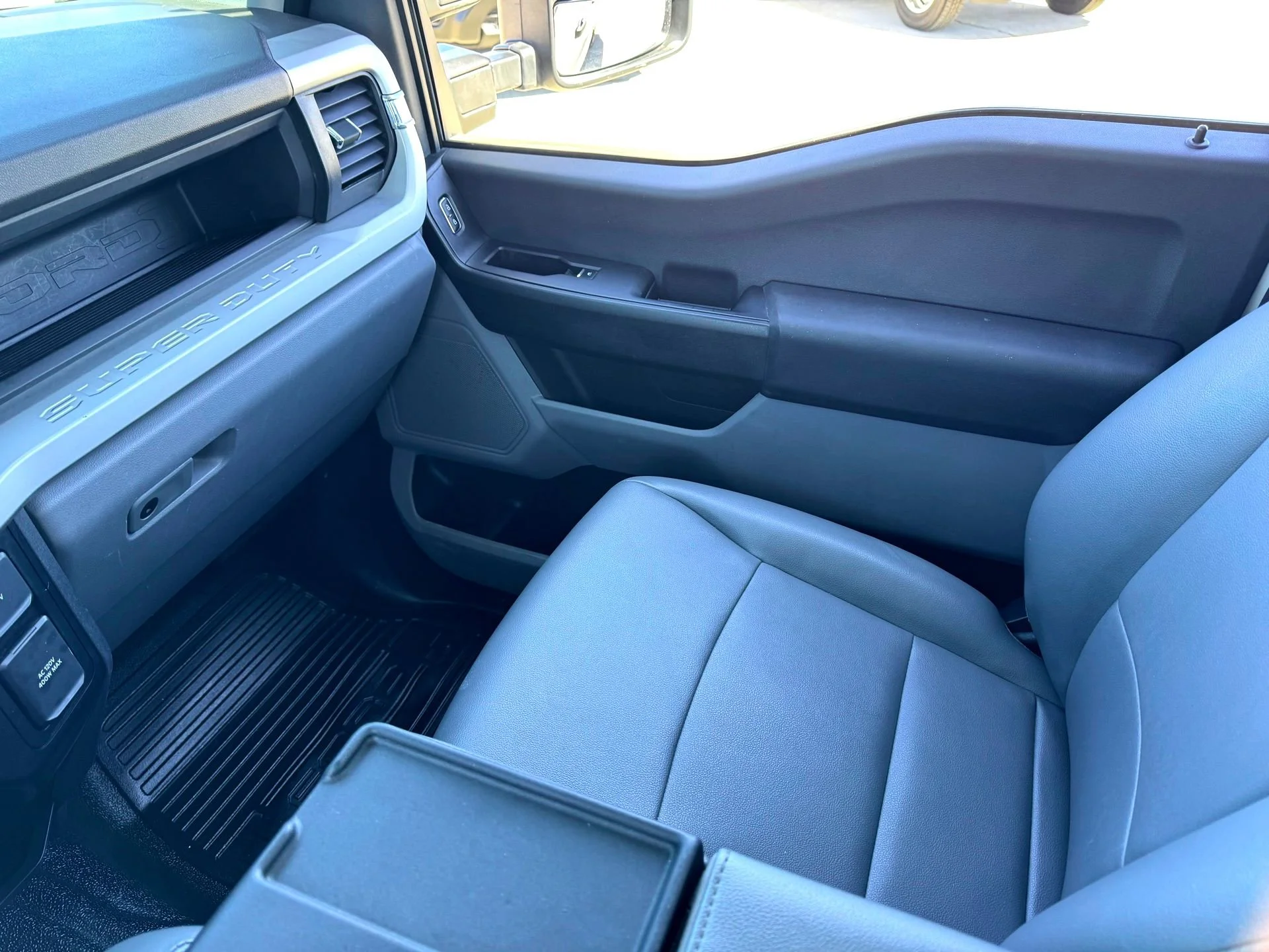 Used 2023  Ford XL image 30