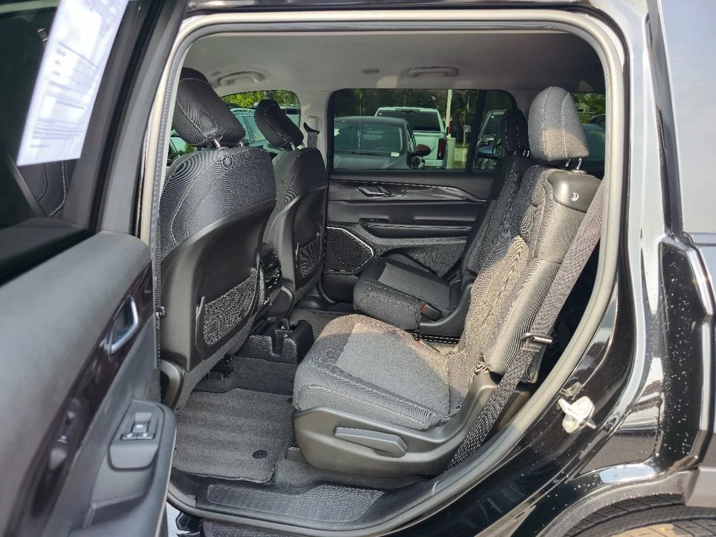 2022 Jeep Grand Cherokee L Laredo - Photo 23
