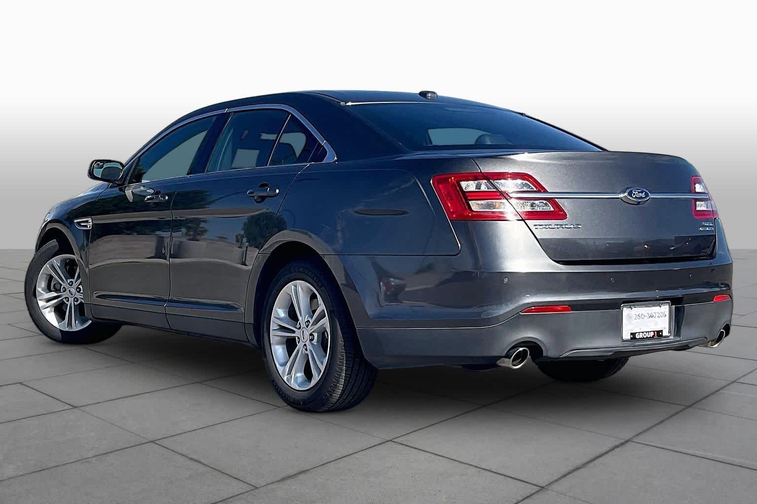 Used 2015 Magnetic Metallic Ford SEL image 12