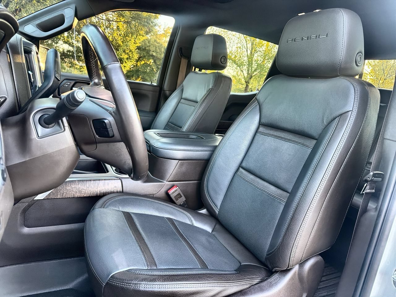 Used 2019 WHITE FROST TRICOAT GMC Denali image 16