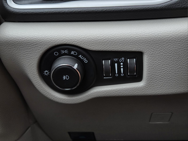Used 2024 Red Chrysler Touring L image 22