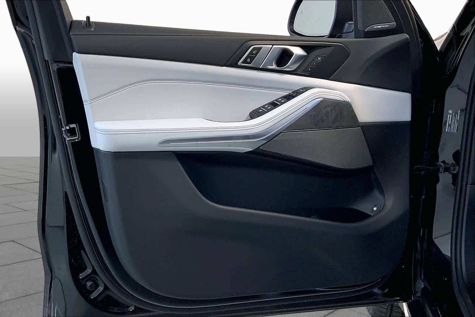 New 2026 Black Sapphire Metallic BMW xDrive50e image 10