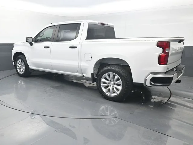 Used 2022 White Chevrolet Custom image 3