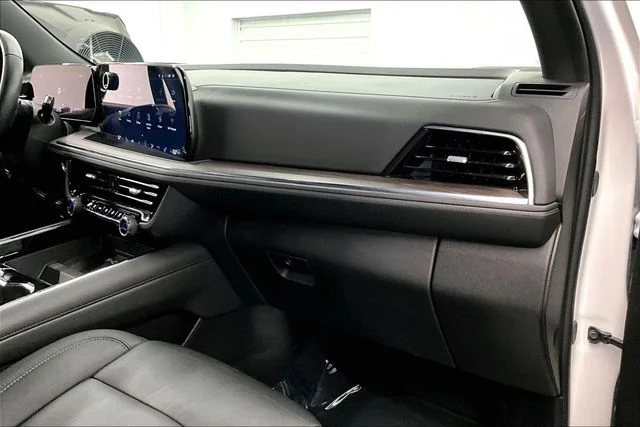 2025 Chevrolet Suburban Z71 - Photo 20