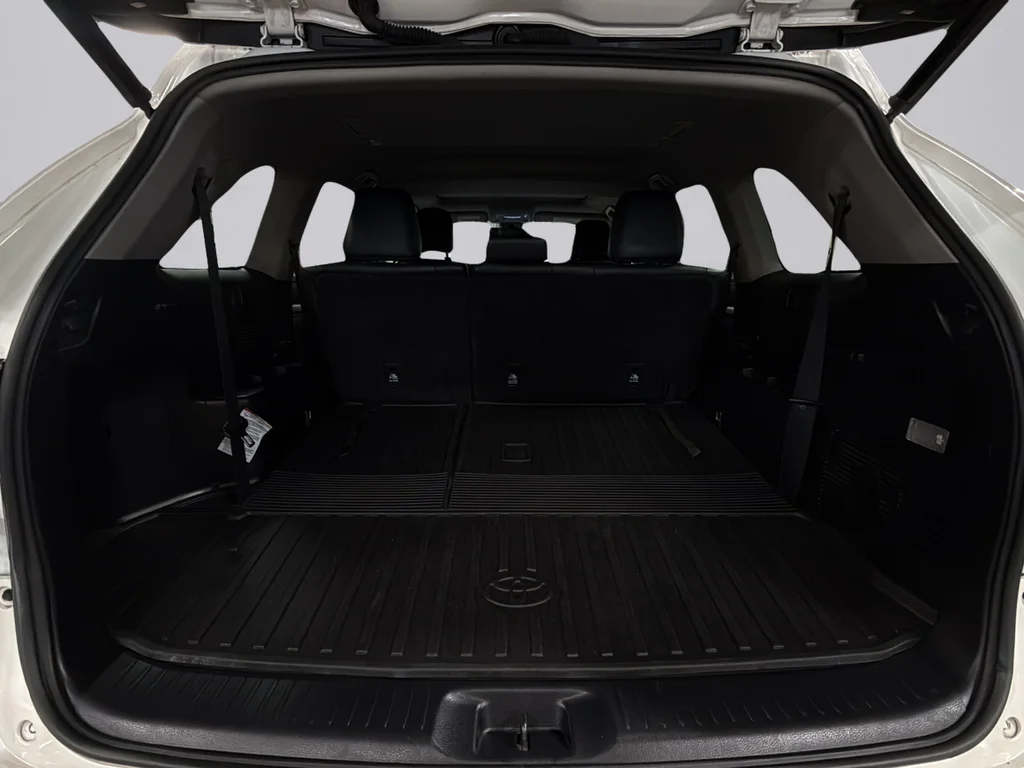 Used 2017 Blizzard Pearl Toyota XLE image 30