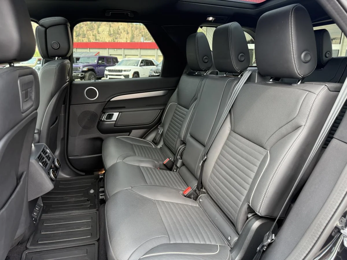 Used 2024 Black Land Rover Dynamic Se image 22