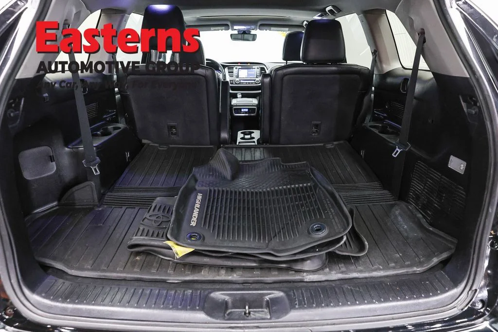 Used 2018 Black Toyota SE image 9