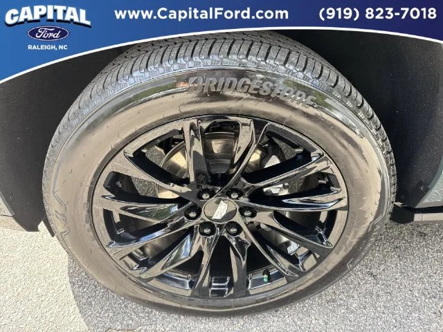 Used 2026 Green Cadillac Sport image 13