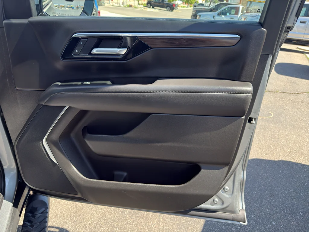 Used 2025 Gray Chevrolet Z71 image 8