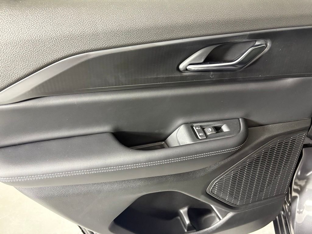 New 2026 Baltic Gray Metallic Clear-Coat Exterior Paint Jeep Laredo image 36