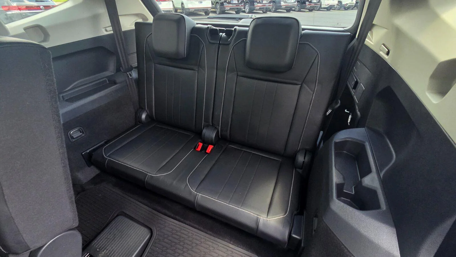 Certified Used 2022 Pure White Volkswagen SE image 44