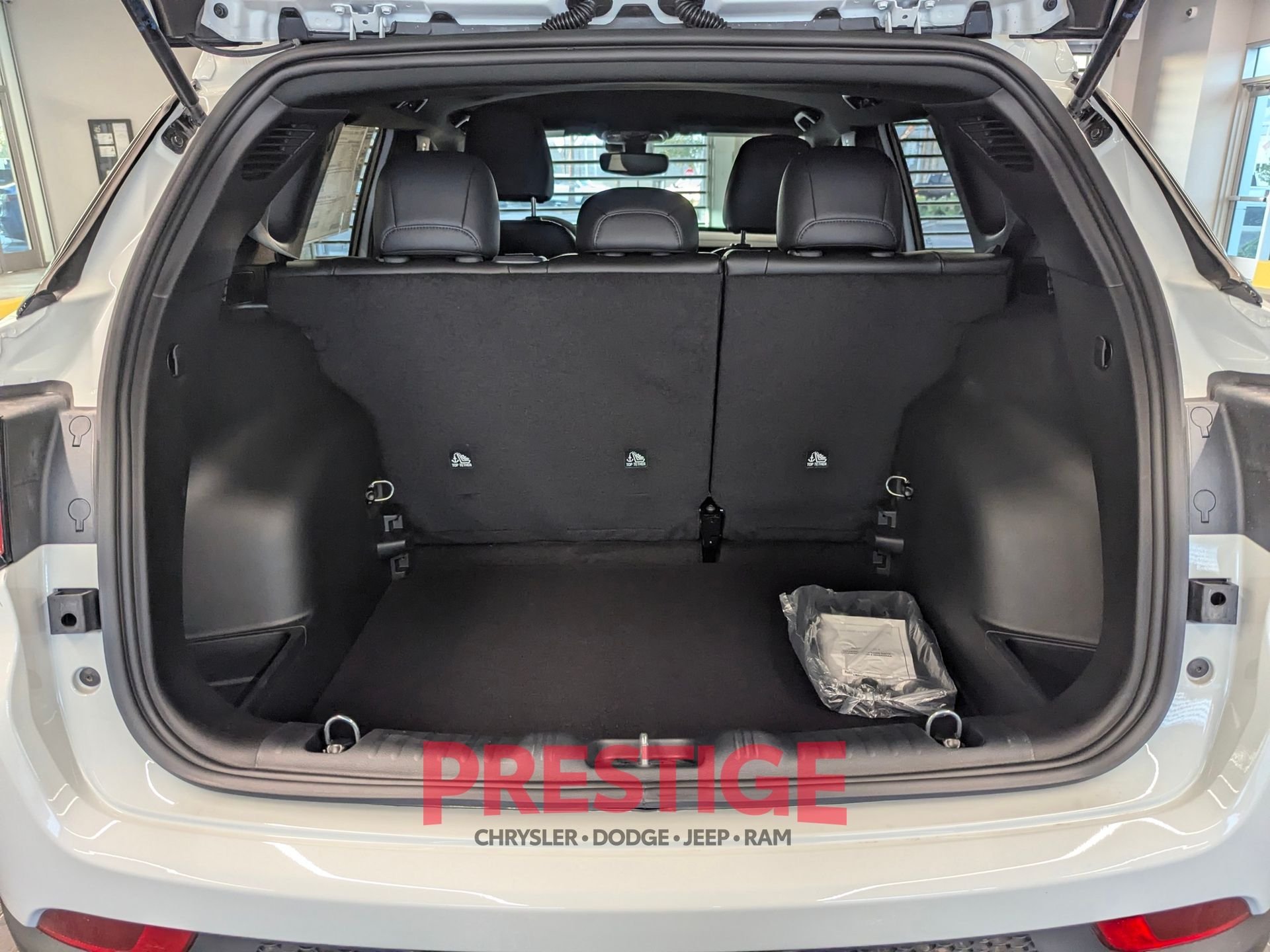 New 2026 Bright White Clearcoat Jeep Latitude image 7