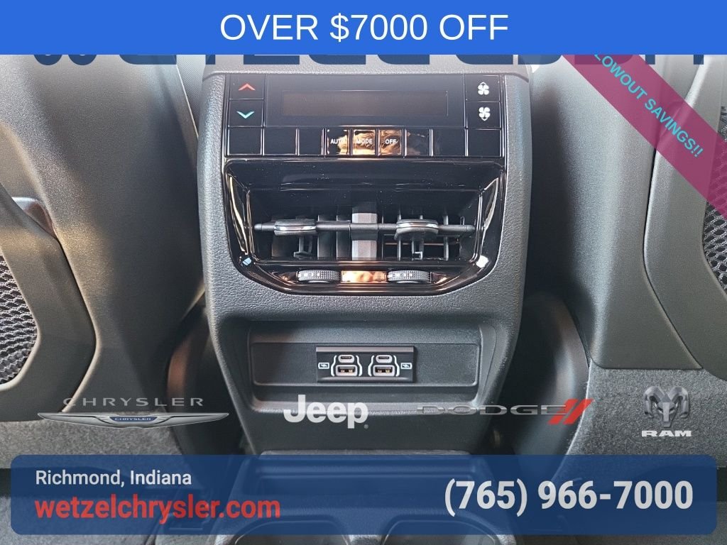 New 2025 Velvet Red Pearl-Coat Exterior Paint Jeep Laredo image 31