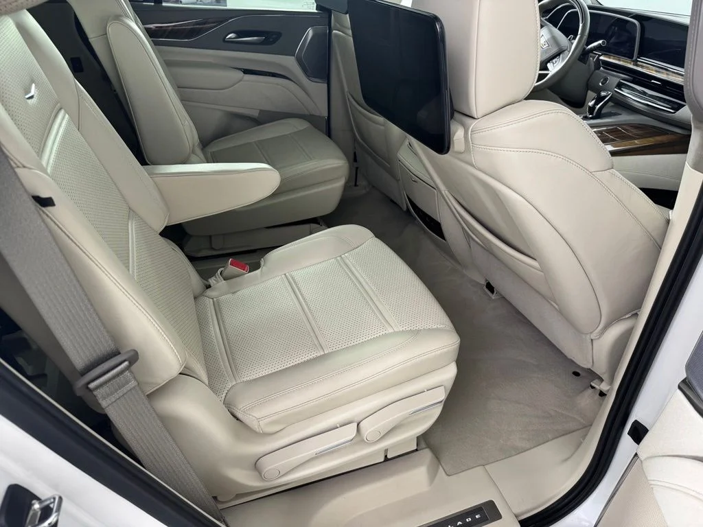 Used 2024 Crystal White Tricoat Cadillac Sport Platinum image 32