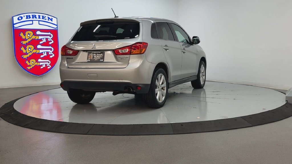 Used 2015 Silver Mitsubishi SE image 5