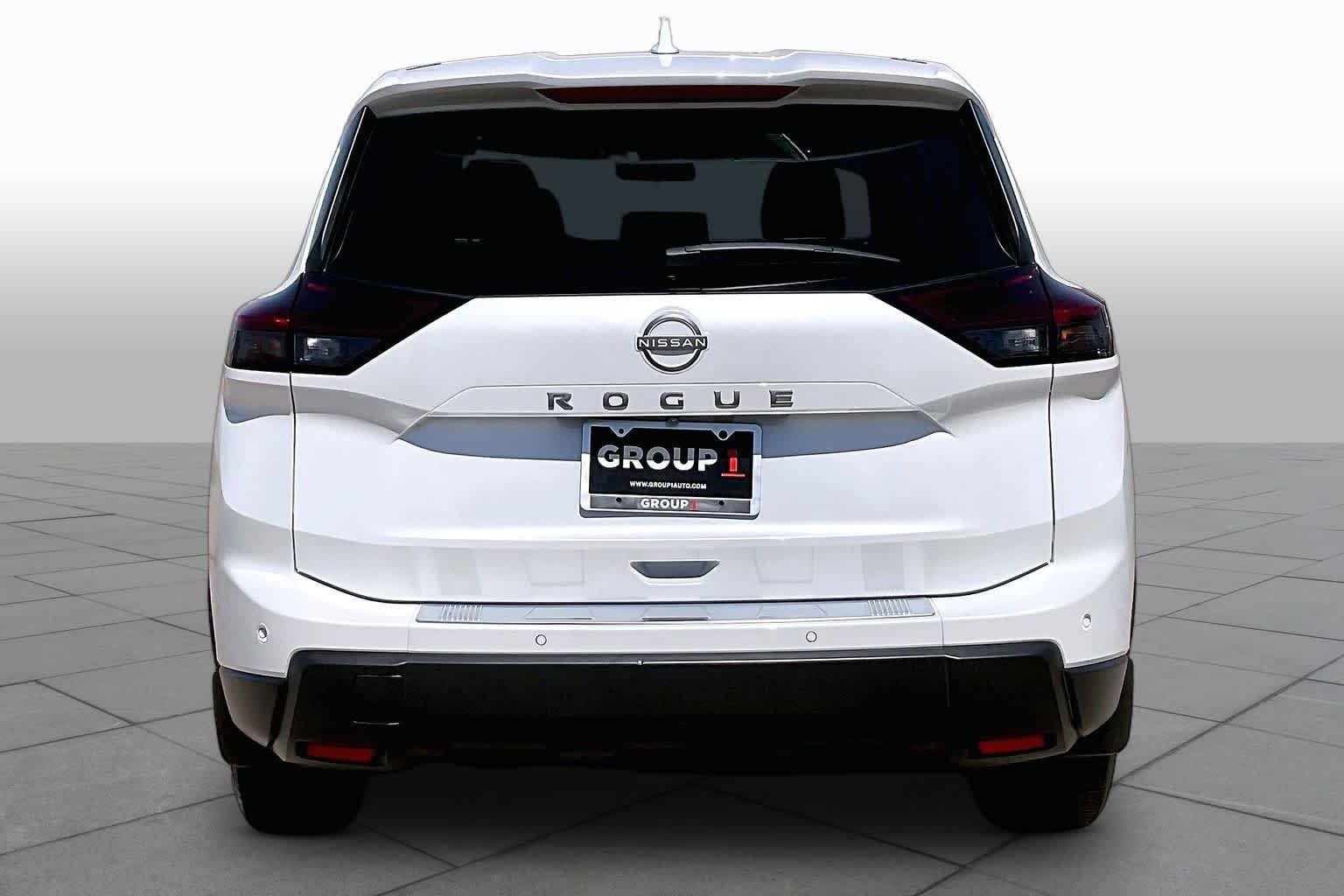 Used 2025 Everest White P Nissan SV image 5