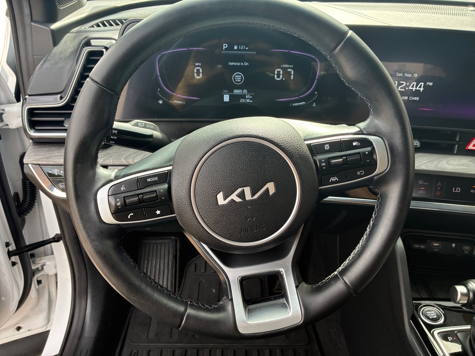 Used 2024 Glacial White Pearl Kia X-Line image 10