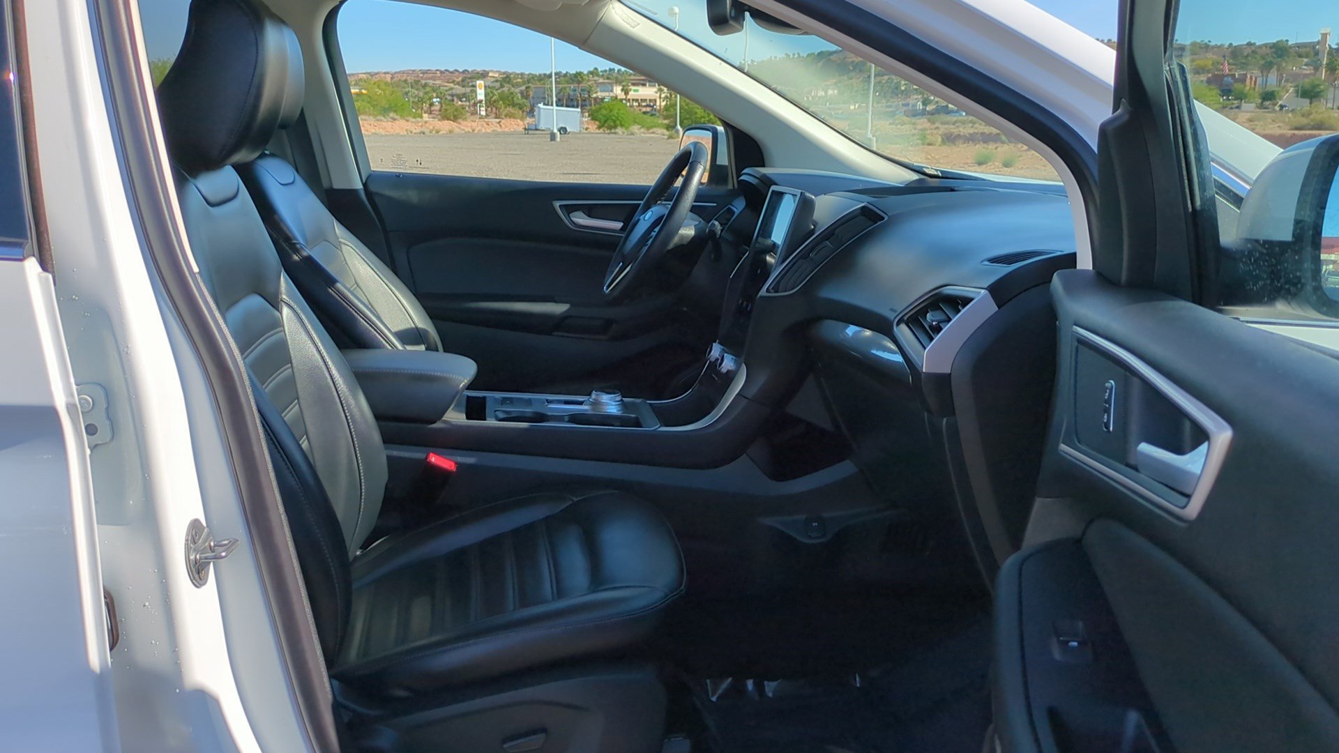 Used 2024 Oxford White Ford SEL image 31