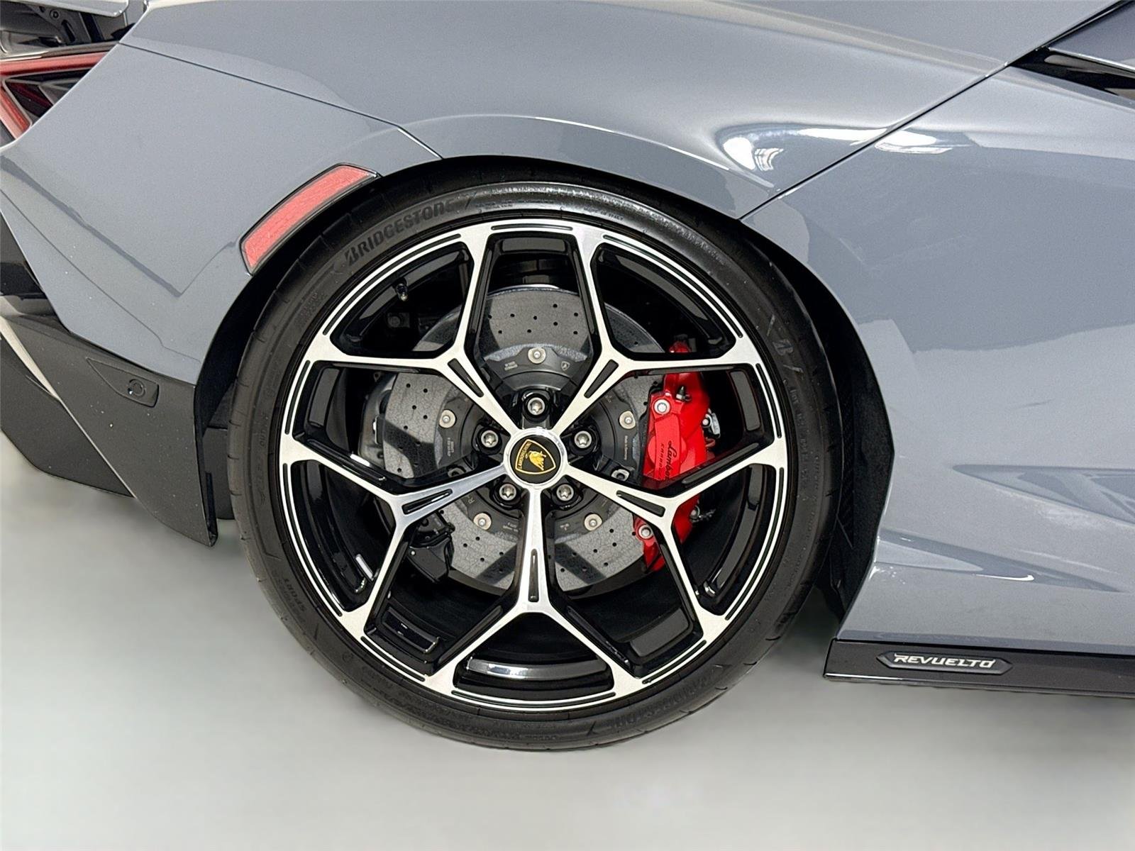 Used 2025 Grigio Telesto Metallic Lamborghini  image 38