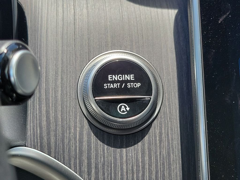 New 2027 Verde Silver Metallic Mercedes-Benz GLC 300 image 30