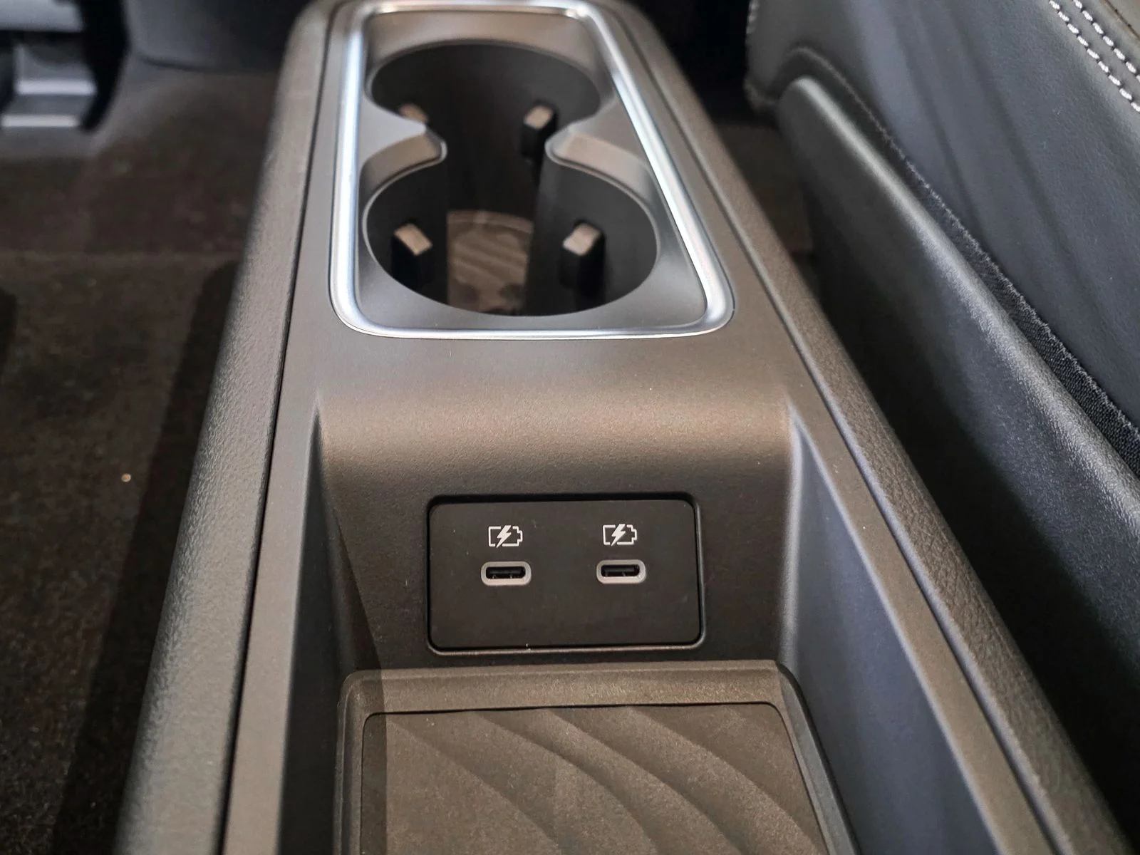 2025 Nissan Armada SL - Photo 28