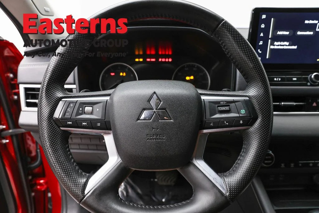 Used 2025 Red Mitsubishi SE image 10
