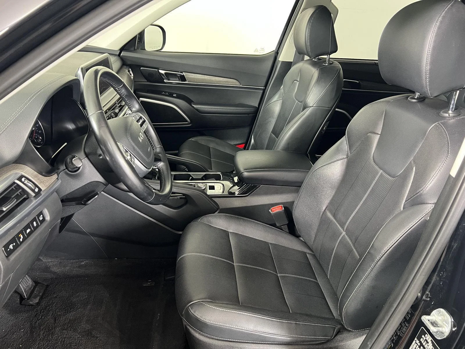 Used 2022 Ebony Black Kia EX image 11