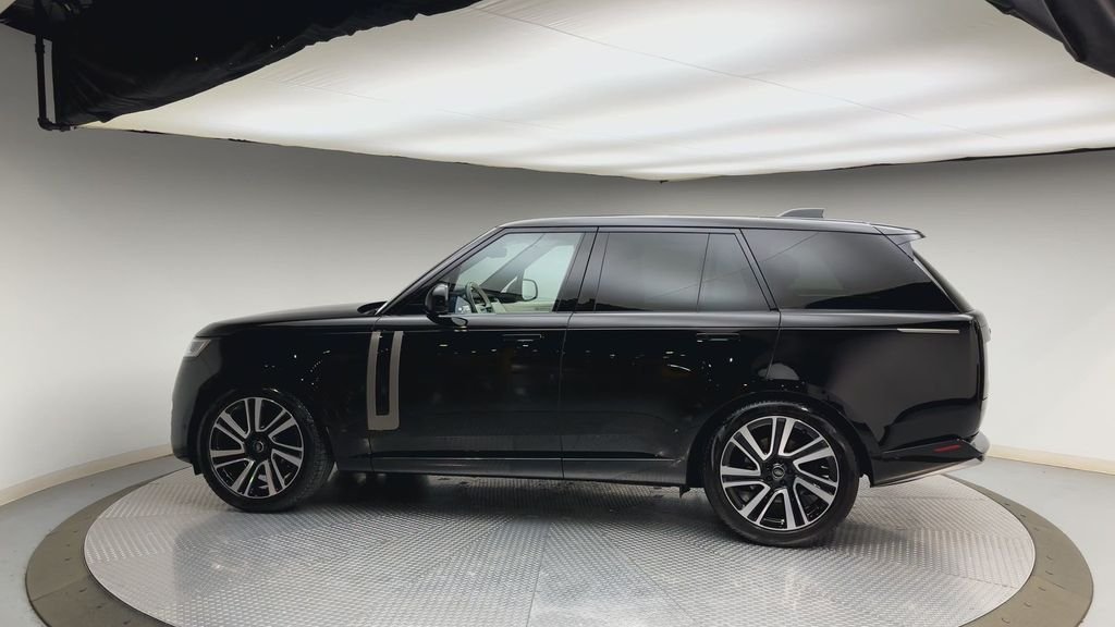Used 2023 Santorini Black Metallic Land Rover SE image 5