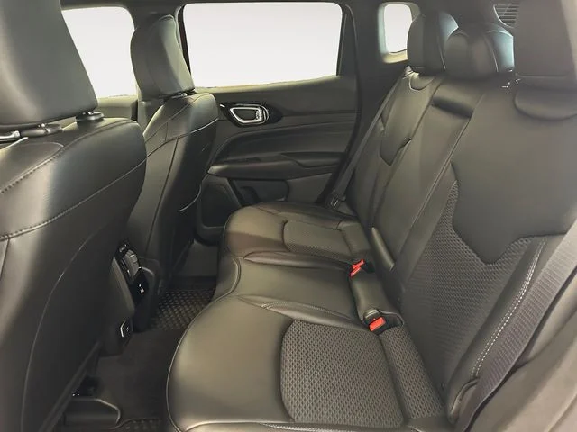 New 2026 Red Hot Pearlcoat Jeep Latitude image 13