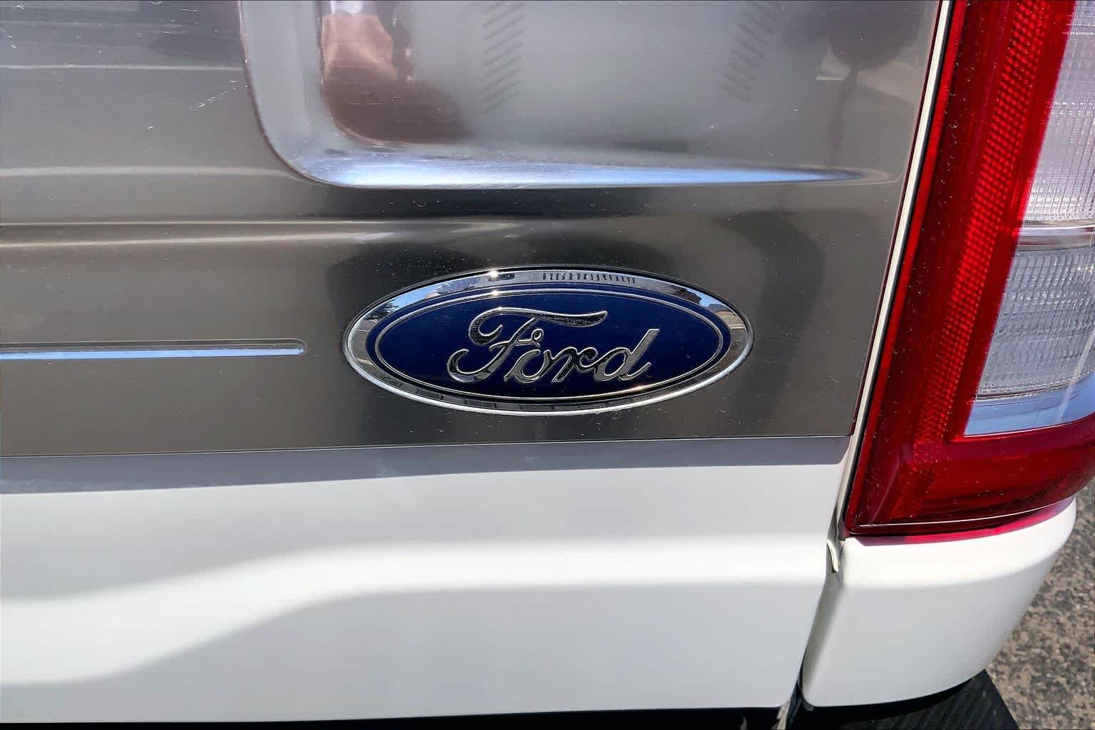 Used 2022 Star White Metallic Tri-Coat Ford Platinum image 33