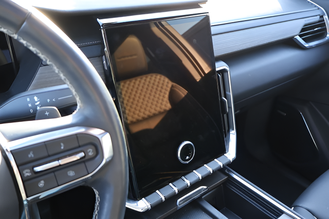 Used 2024 Black GMC Denali image 19