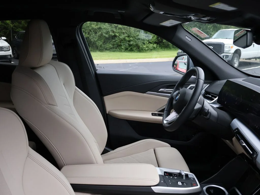 Used 2025 Gray BMW xDrive28i image 11