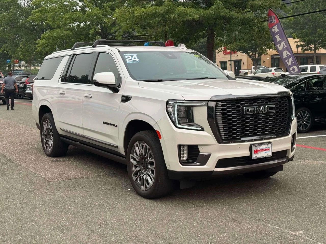 Used 2024 White Frost Tricoat GMC 4WD Denali Ultimate image 1